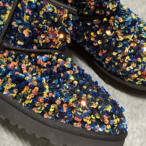 UGG Classic Mini Sequin In Medallion Blue size women’s 6 new without box - Picture 4 of 12